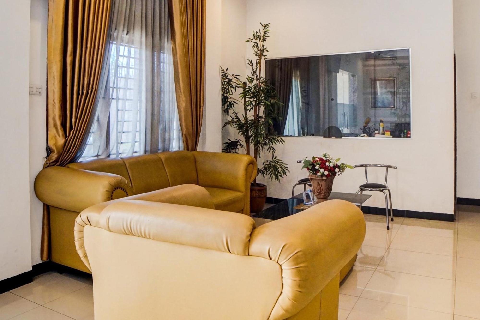 Oyo 92638 Jr Residence Syariah Medan Exterior photo